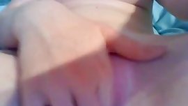 Teen rubs that pussy quick