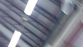 por baixo da saia da coroa muuuuito tesuda