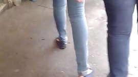 DAMA ENCOXCANDO BRAZO NALGAS AMIGA ZOCALO