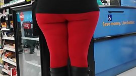 Big booty in leggings at walmart