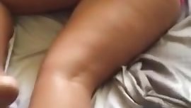 Minha prima deitada shortinho rosa atolado