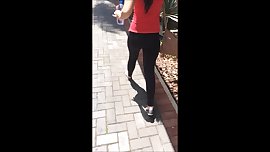 Gostosinha com calcinha pequena