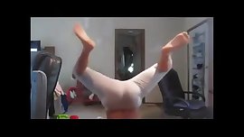 Blonde_teen_chubby_ass_in_tight_leggings_twerking