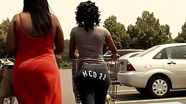 EBONY TEEN JIGGLY ASS IN TIGHT YOGA PANTS