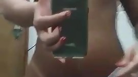 Morena Cavala se mostrando no banheiro