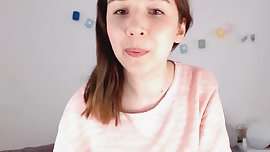 Cute Sexy Teen Play her Tight Pussy