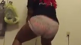 3 teens twerking
