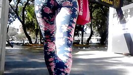 Cum on girl in public, julia, lechazo en leggins