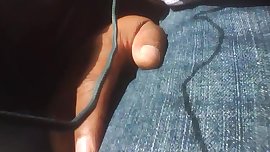 tocando buenas piernas