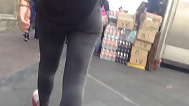 Blonde with tight ass in jeans, culo apretado