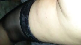 Kleines Teengirl wird gefingert