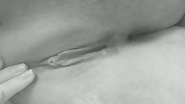 Junges teen girl wichst sich mit dildo